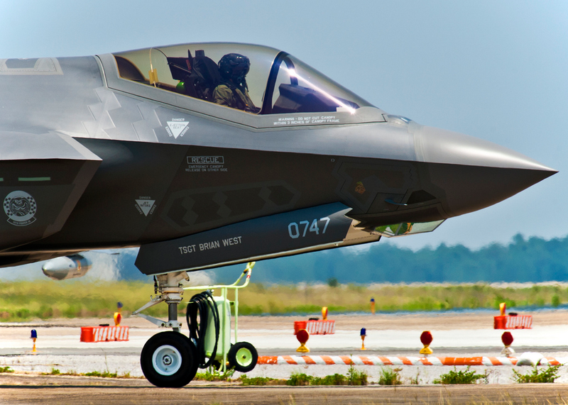 Illustration for article titled Airplane Porn: The First F-35 Arrives at Its First Home